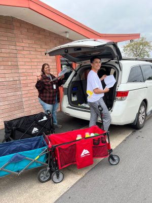 GSGH Volunteers loading van